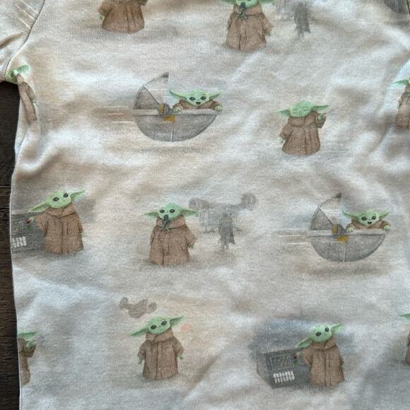 Pottery Barn Kids size 4 Star Wars The Mandalorian Grogu (Baby Yoda) Pajama Set - Picture 4 of 12